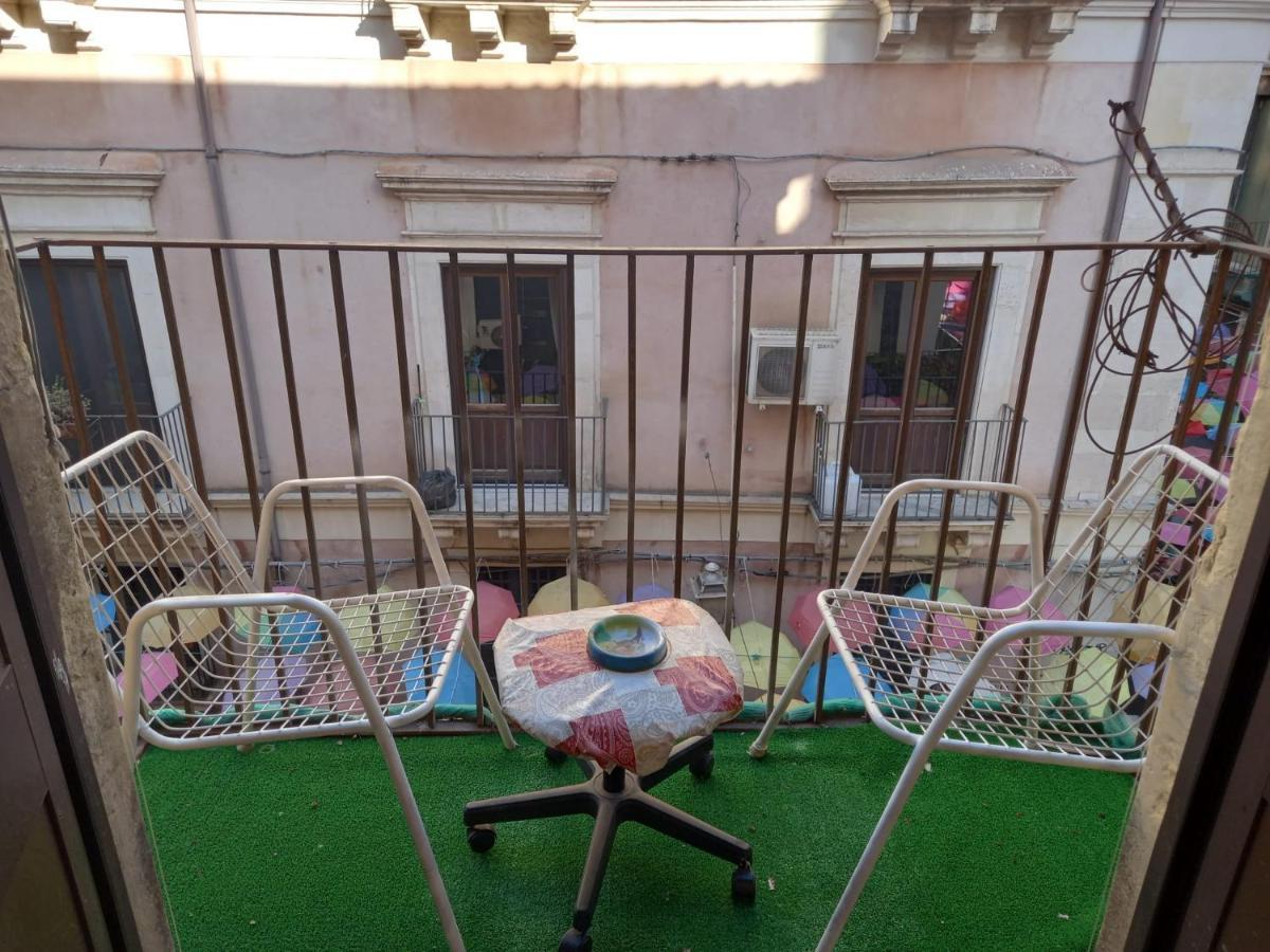 Joy'S House Apartment Catania Bagian luar foto